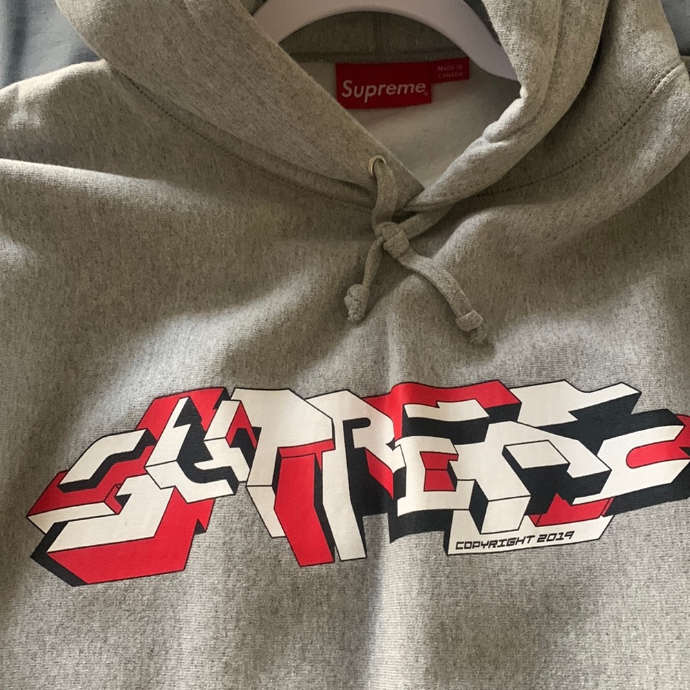Supreme pullover hoodie